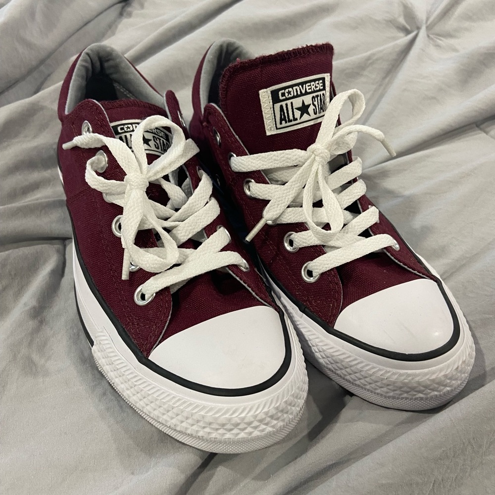 Converse burgundy low top shoes size women’s 7